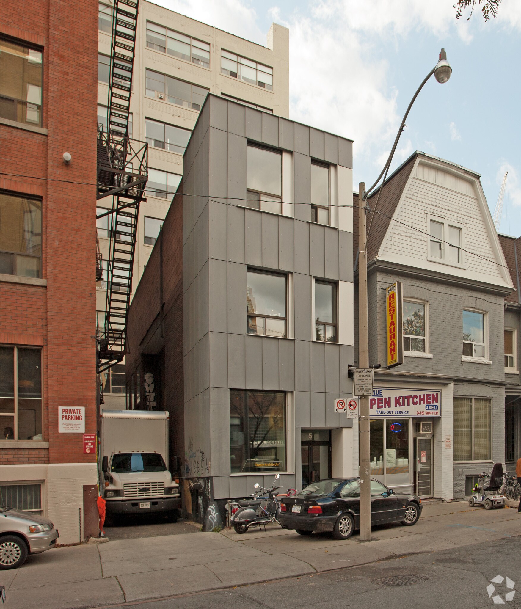 5 Camden St, Toronto, ON à vendre Photo de l’immeuble– Image 1 sur 4