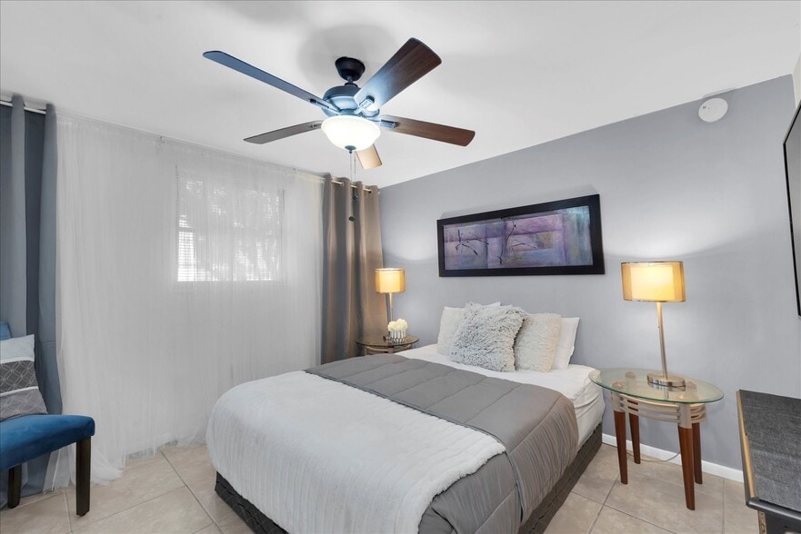 3394 74th Ave N, Saint Petersburg, FL à vendre - Photo de l’immeuble – Image 2 sur 27