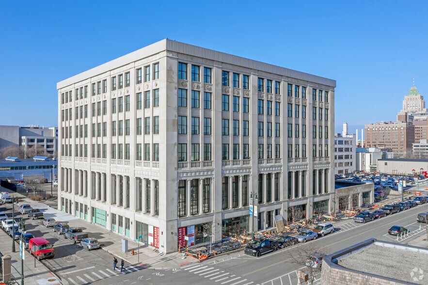 6001 Cass Ave, Detroit, MI à vendre - Photo principale – Image 1 sur 76