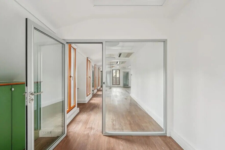 19 Rue De Mogador, Paris à louer - Photo de l’immeuble – Image 2 sur 9