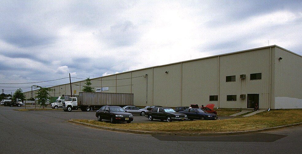 100 Middlesex Ave, Carteret, NJ à louer - Photo de l’immeuble – Image 2 sur 17