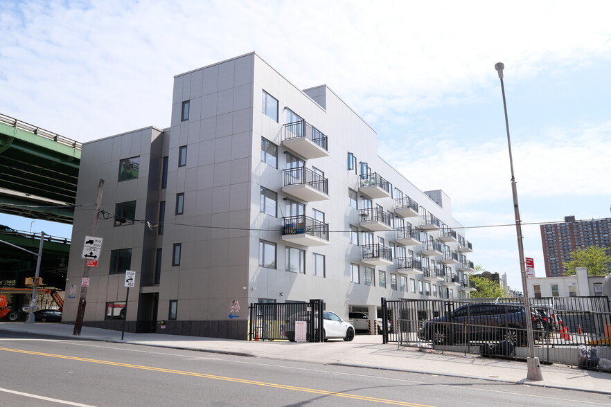 6002-6020 3rd Ave, Brooklyn, NY à vendre - Photo de l’immeuble – Image 1 sur 17