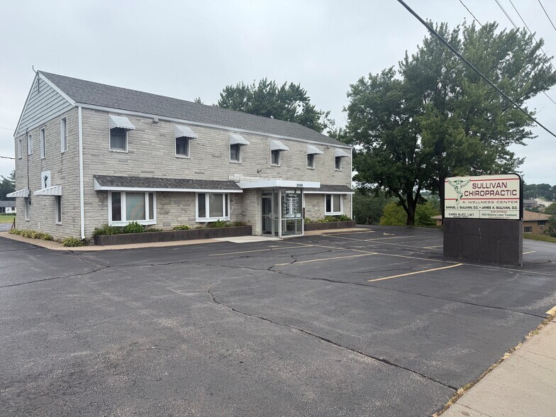 2699 John F Kennedy Rd, Dubuque, IA à louer - Photo principale – Image 1 sur 14