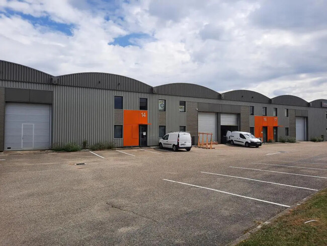 Plus de détails pour Bureau, Local d'activités à louer