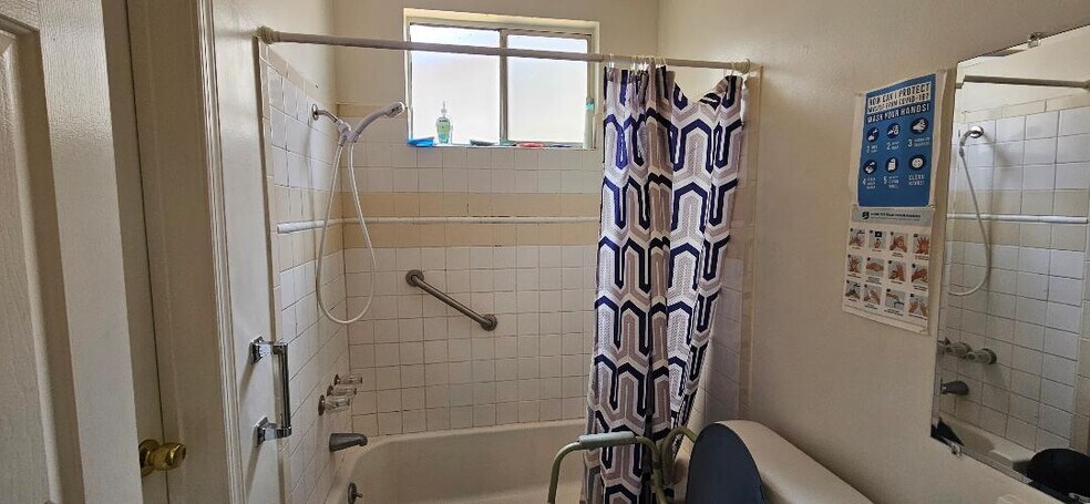 17441 Hiawatha St, Granada Hills, CA à vendre - Photo de l’immeuble – Image 2 sur 9