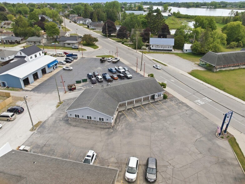 3009 Forest Ave, Two Rivers, WI à louer - Photo de l’immeuble – Image 1 sur 13