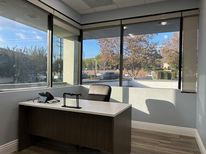 1800 E Lambert Rd, Brea, CA à louer - Photo de l’immeuble – Image 2 sur 12
