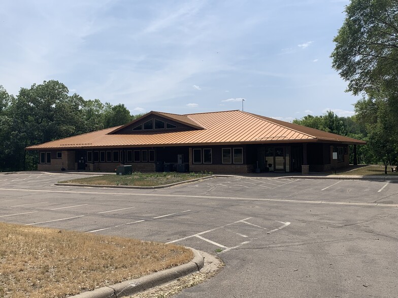 16028 Forest Blvd N, Hugo, MN à louer - Photo de l’immeuble – Image 1 sur 1