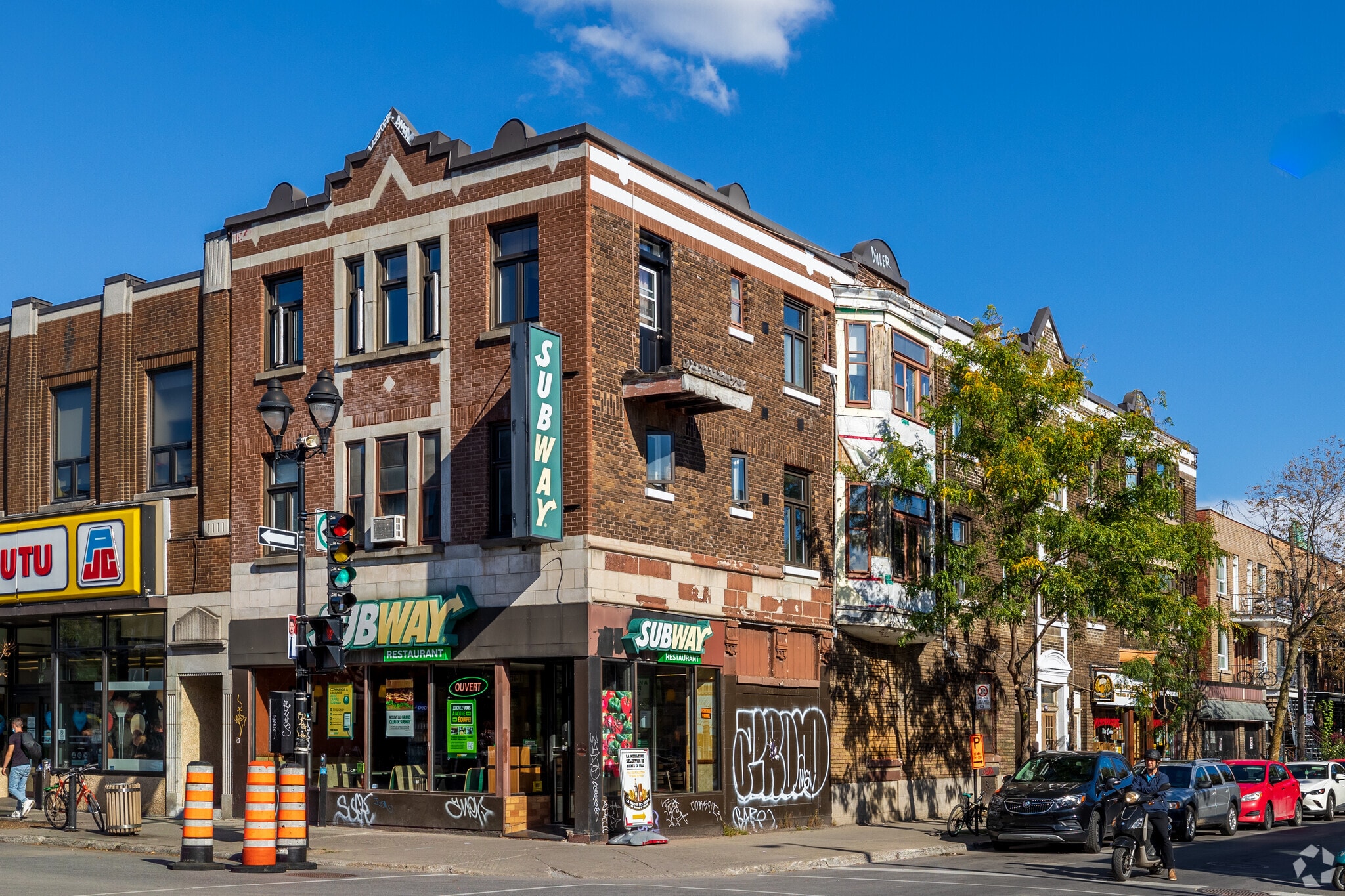 1350 Av du Mont-Royal E, Montréal, QC à vendre Photo principale– Image 1 sur 6