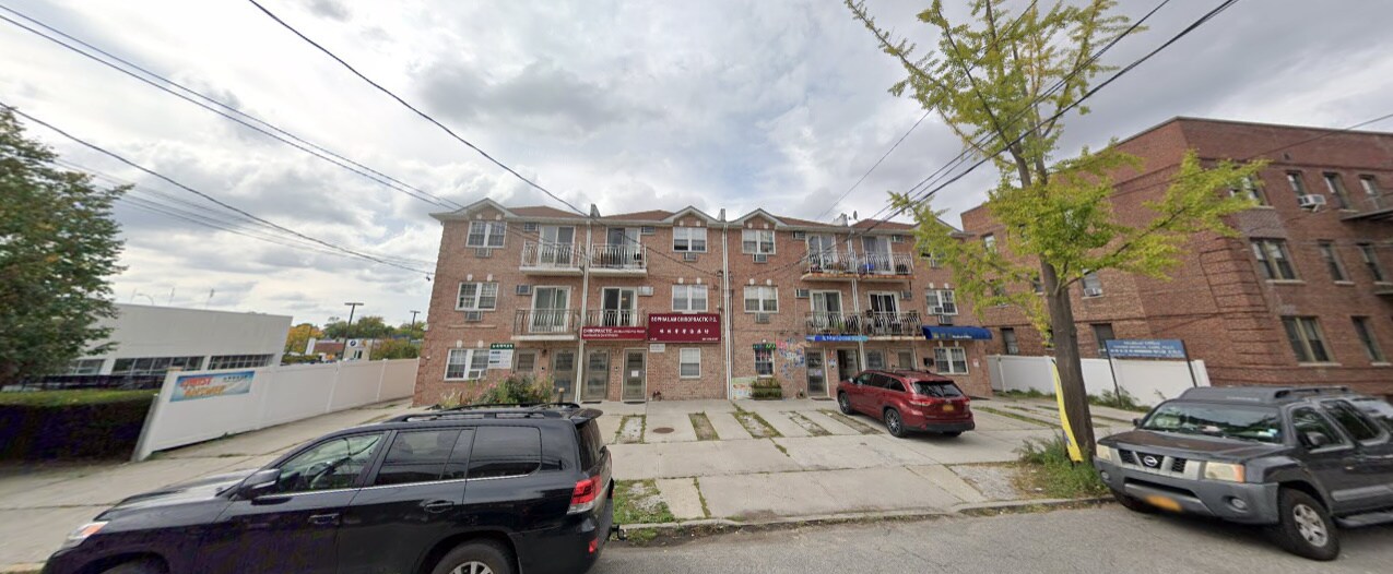 4324 215th St, Bayside, NY à louer Photo principale– Image 1 sur 14