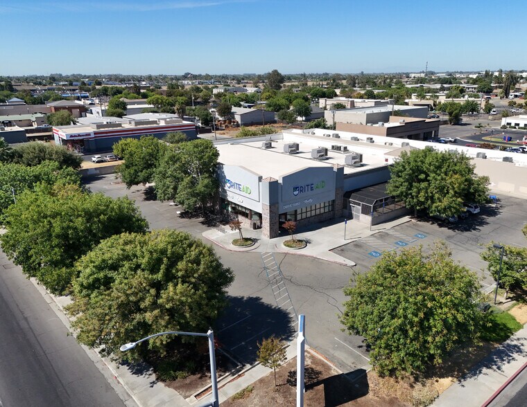 707 W Lacey Blvd, Hanford, CA à vendre - Photo de l’immeuble – Image 2 sur 11