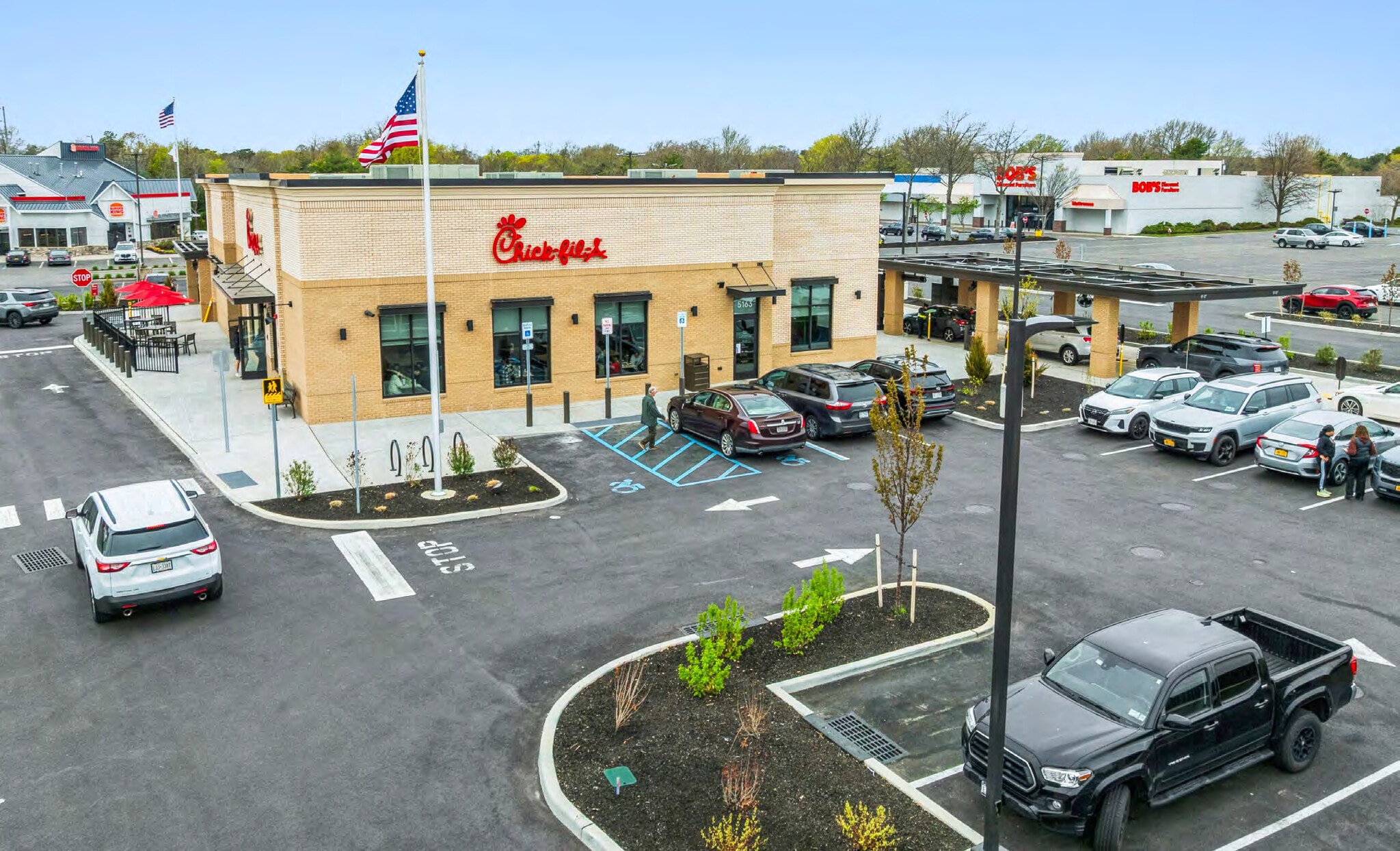 5163 Sunrise Hwy, Bohemia, NY à vendre Photo de l’immeuble– Image 1 sur 12