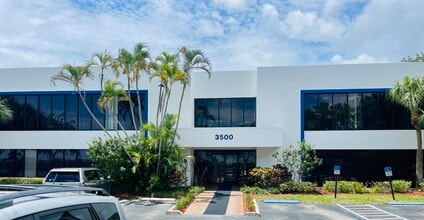 3500 Gateway Dr, Pompano Beach, FL à louer Photo intérieure– Image 2 sur 8
