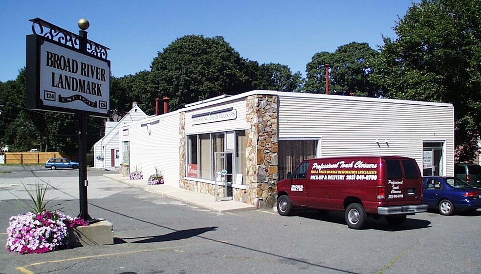 126 New Canaan Ave, Norwalk, CT à louer - Photo de l’immeuble – Image 3 sur 6