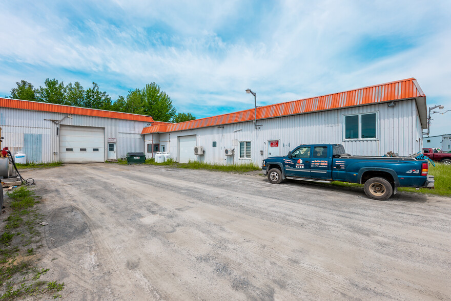 72 Rue Principale, St-François-Xavier-de-Brompton, QC à louer - Photo de l’immeuble – Image 2 sur 8