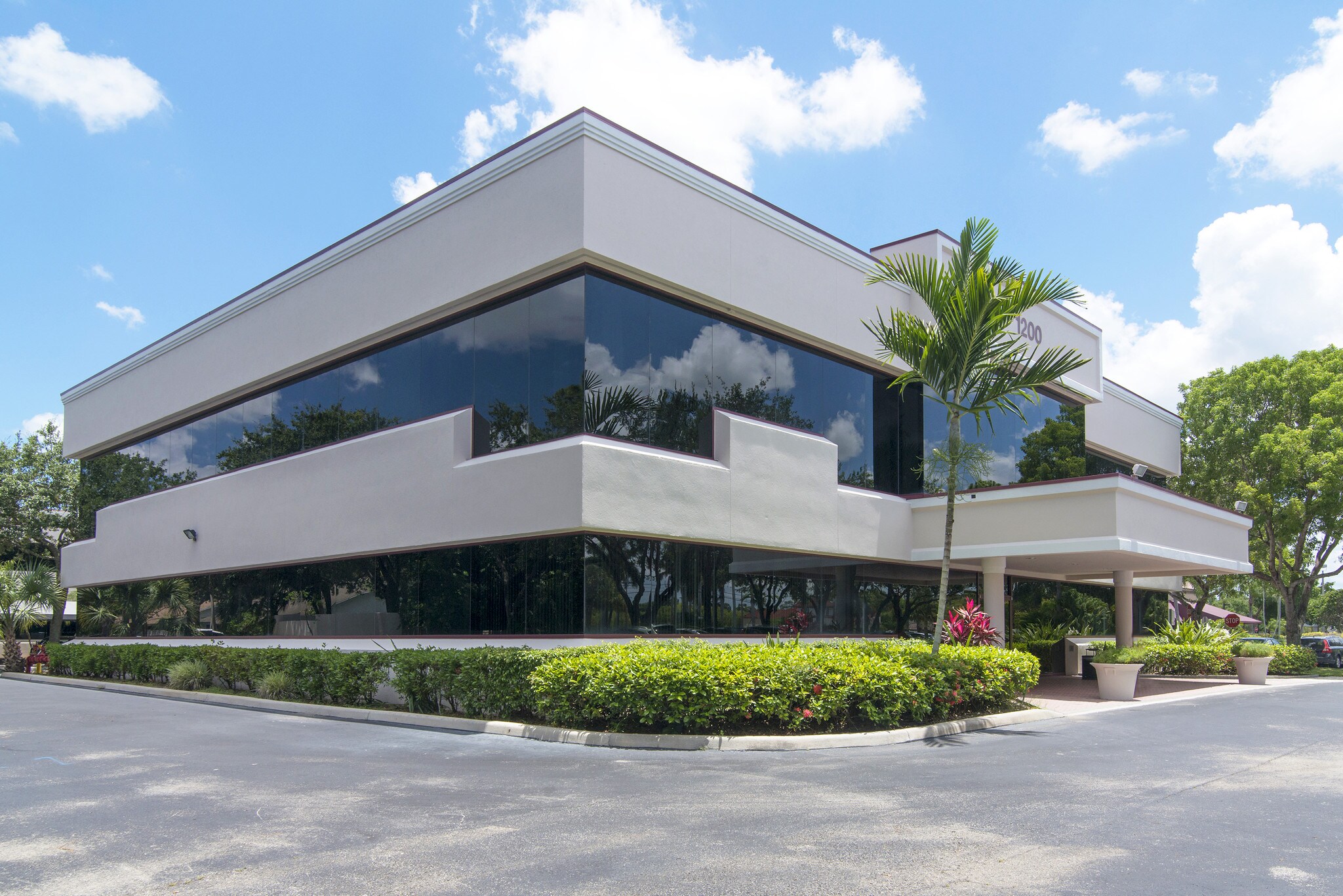 1200 Corporate Center Way, Wellington, FL à louer Photo de l’immeuble– Image 1 sur 7