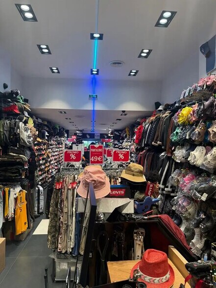 Local commercial dans Paris à louer - Photo de l’immeuble – Image 1 sur 4