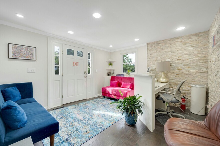 4 Whitney Street Ext, Westport, CT à vendre - Photo de l’immeuble – Image 3 sur 25