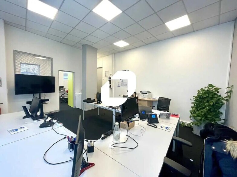 Bureau dans Lyon à louer - Photo de l’immeuble – Image 2 sur 7