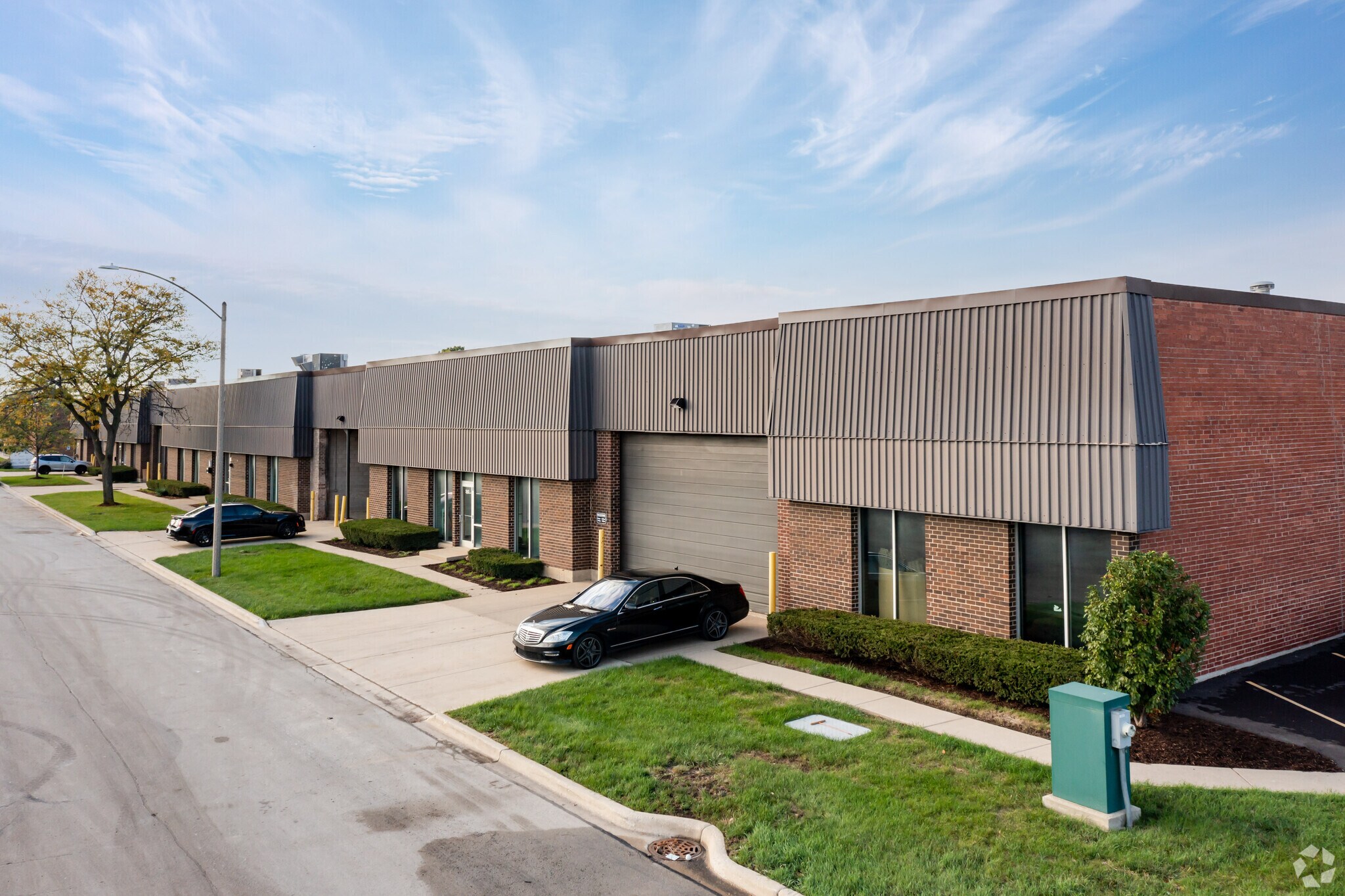 240-266 Eisenhower Ln N, Lombard, IL à louer Photo principale– Image 1 sur 8