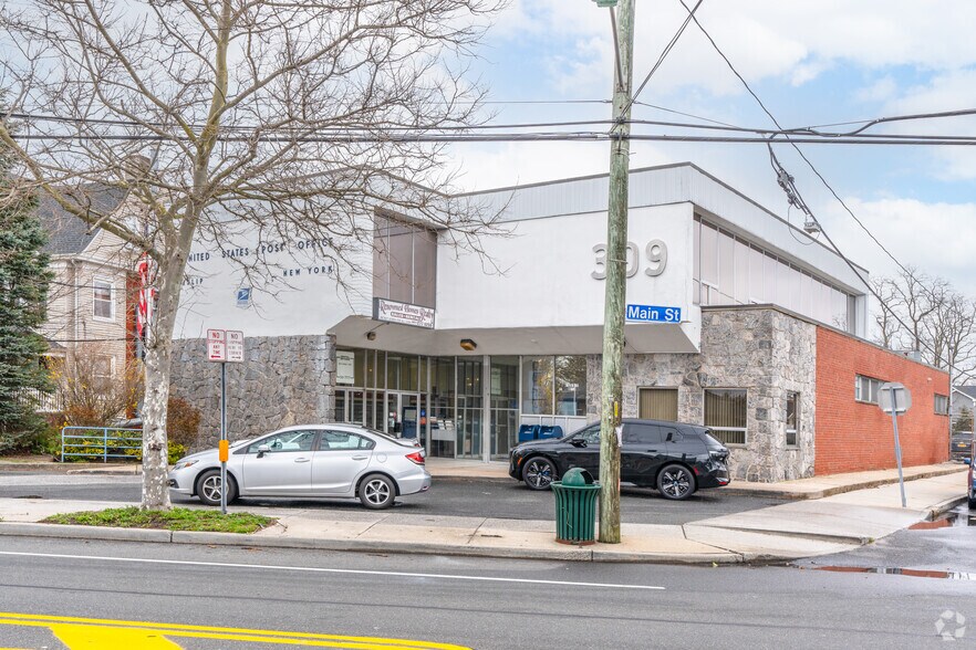 309 Main St, Islip, NY à louer - Photo de l’immeuble – Image 1 sur 9