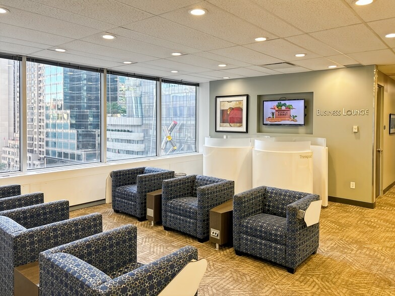 2 Bloor St W, Toronto, ON à louer - Photo intérieure – Image 3 sur 12