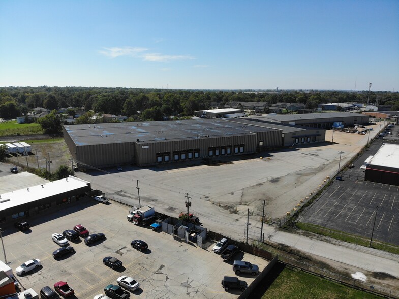 1310 N McKinley Ave, Champaign, IL à louer - Photo de l’immeuble – Image 1 sur 12