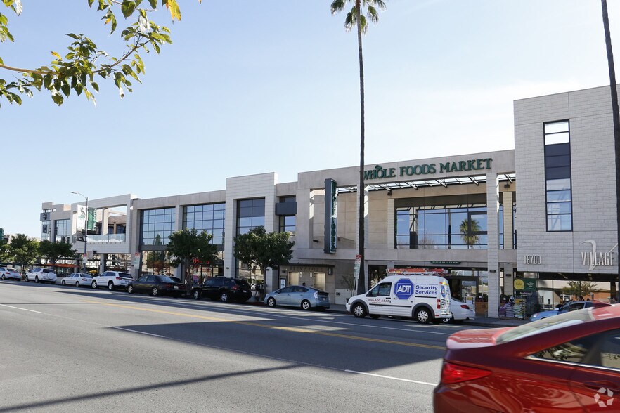 18700 Ventura Blvd, Tarzana, CA à vendre - Photo principale – Image 1 sur 8