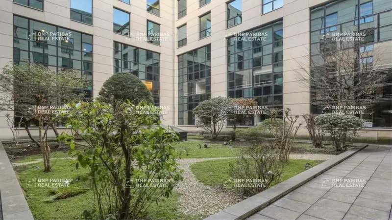 92 Rue De Provence, Paris à louer - Photo de l’immeuble – Image 2 sur 9