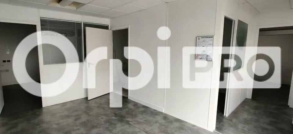 Local d’activités dans Verrières-le-Buisson à louer - Photo de l’immeuble – Image 2 sur 9