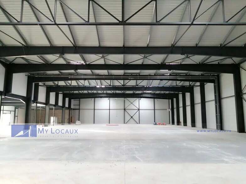 Industriel/Logistique dans Persan à vendre - Photo de l’immeuble – Image 1 sur 7