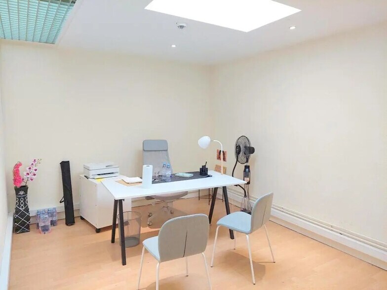 Bureau dans Houilles à louer - Photo de l’immeuble – Image 1 sur 5