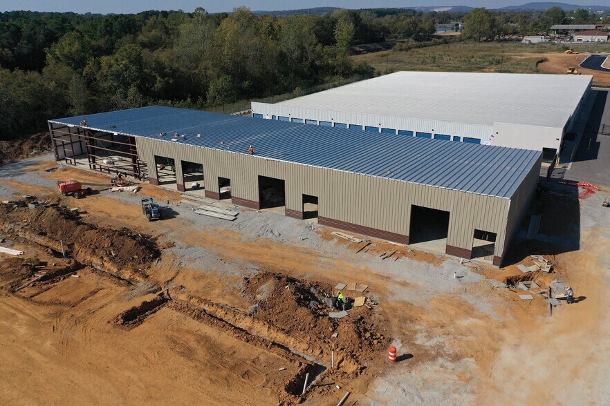 3216 Leeman Ferry Rd SW, Huntsville, AL à louer - Photo de l’immeuble – Image 2 sur 8