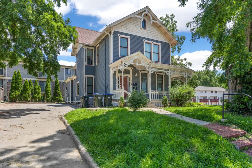 230 S Dodge St, Iowa City, IA à vendre - Photo principale – Image 1 sur 5