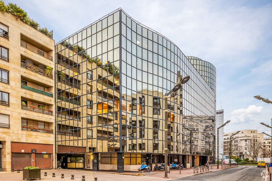 44 Avenue Georges Pompidou, Levallois-Perret à louer - Photo principale – Image 1 sur 3