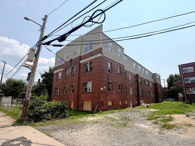 1525 19th St SE, Washington, DC à vendre - Photo de l’immeuble – Image 3 sur 9