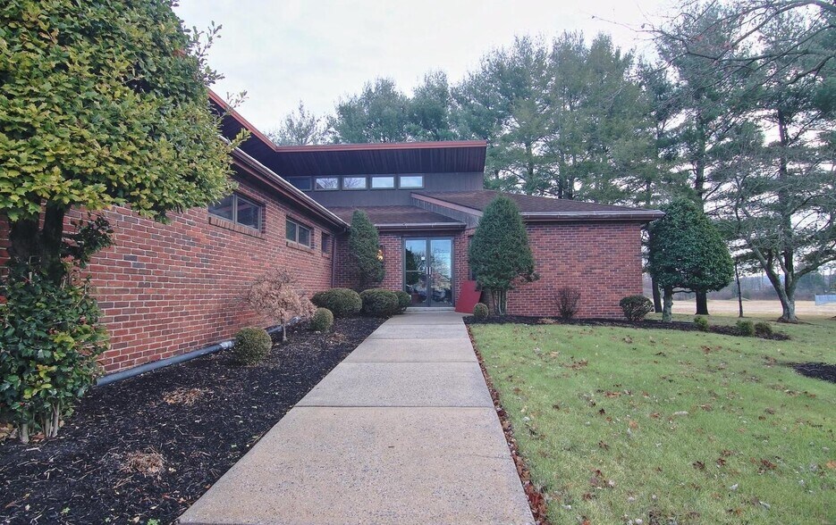 1311 Ben Franklin Hwy W, Douglassville, PA à louer - Photo de l’immeuble – Image 1 sur 19