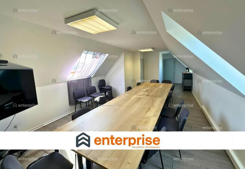 Bureau dans Compiègne à louer - Photo de l’immeuble – Image 1 sur 7