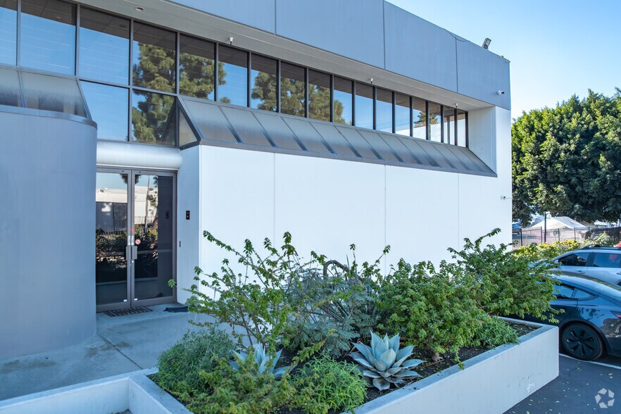 2850 E El Presidio St, Long Beach, CA à louer - Photo de l’immeuble – Image 2 sur 5