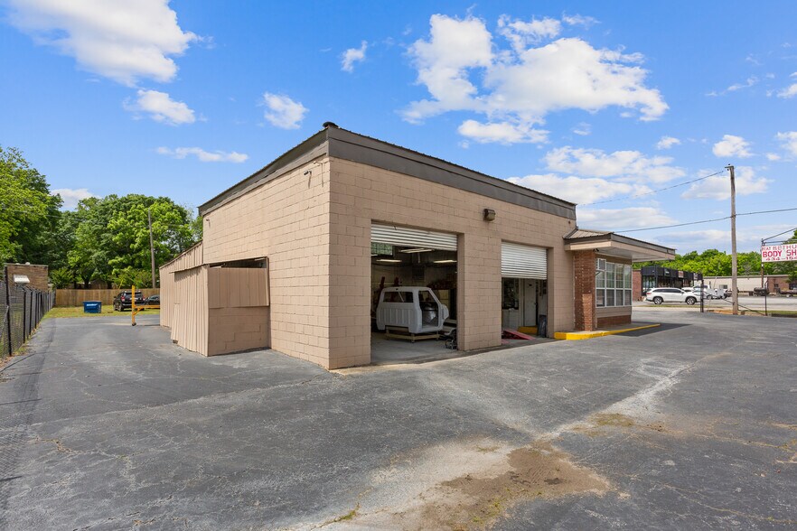 1668 Atlanta Rd SE, Smyrna, GA à vendre - Photo de l’immeuble – Image 3 sur 12