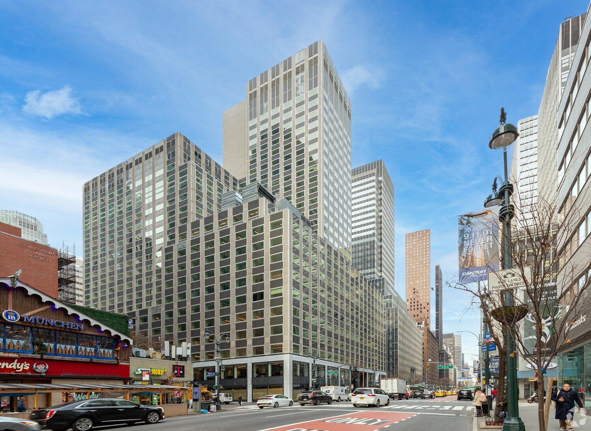 730 3rd Ave, New York, NY à louer Photo principale– Image 1 sur 18