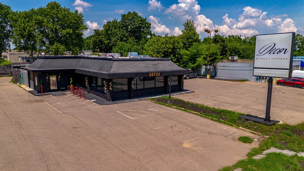 8021 Hamilton Ave, Cincinnati, OH à vendre - Photo principale – Image 1 sur 29
