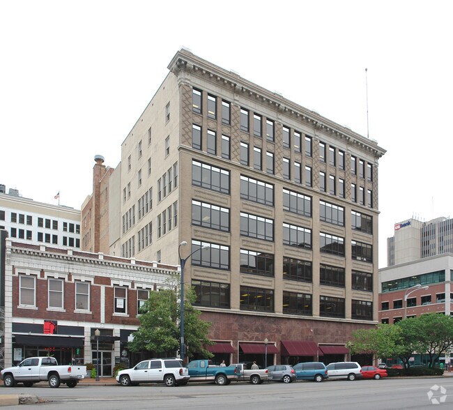 901 S Kansas Ave, Topeka, KS à vendre - Photo de l’immeuble – Image 2 sur 5