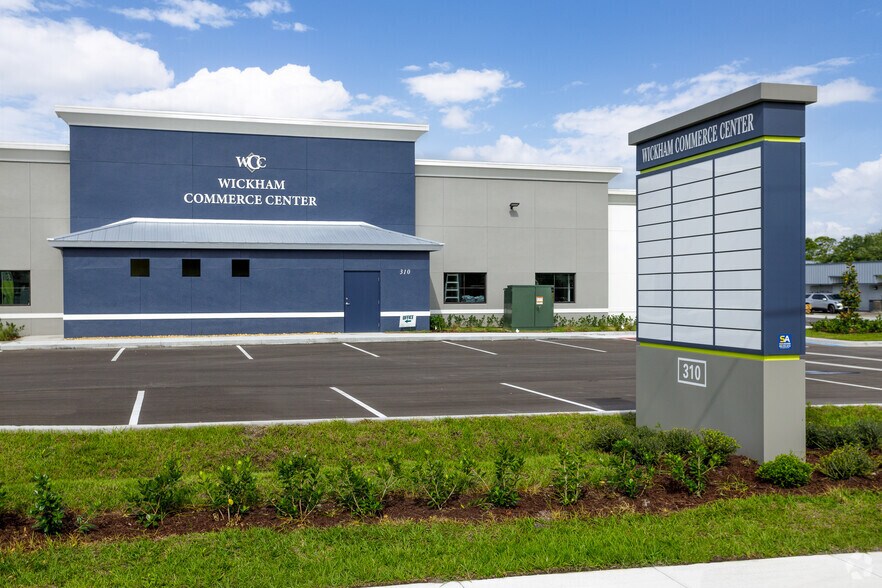 310 N Wickham Rd, Melbourne, FL à louer - Photo de l’immeuble – Image 3 sur 20