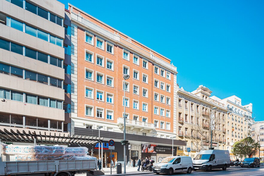 Calle de Fuencarral, 123, Madrid, Madrid à louer - Photo de la construction – Image 2 sur 2