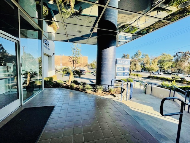 1425 W Foothill Blvd, Upland, CA à louer - Photo de l’immeuble – Image 3 sur 21