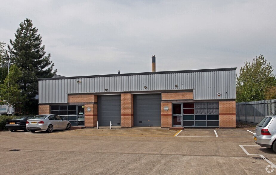 408-408A Montrose Ave, Slough à louer - Photo de l’immeuble – Image 1 sur 2