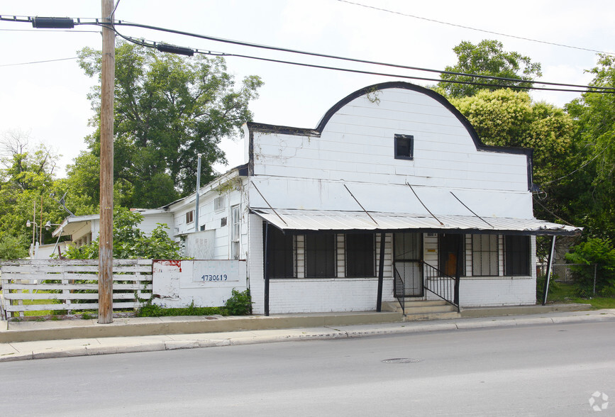 2201 S Flores St, San Antonio, TX à vendre - Photo de l’immeuble – Image 3 sur 4