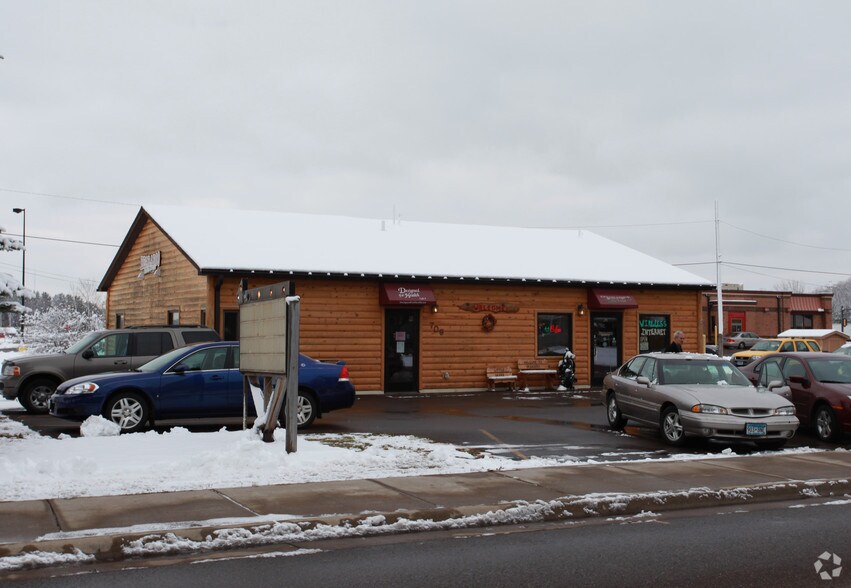 708 Stanley Ave, Cloquet, MN à vendre - Photo de l’immeuble – Image 3 sur 4