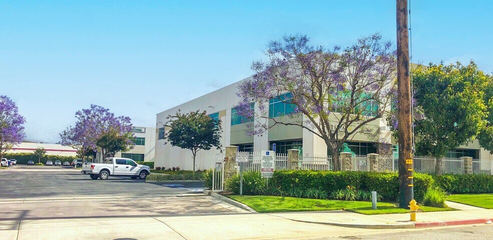1929 Mount Vernon Ave, Pomona, CA à louer - Photo de l’immeuble – Image 1 sur 5
